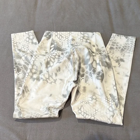 Born Primitive DigiCam Leggings - Picture 2 of 3